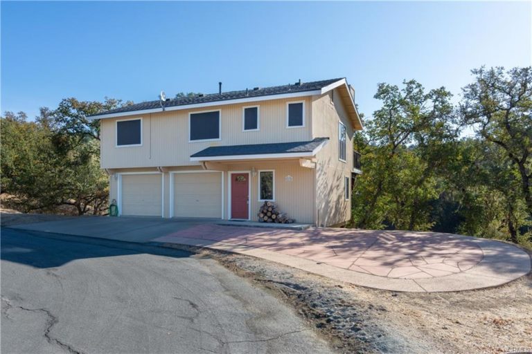 Another New Listing in Oak Shores! Oak Shores Realty